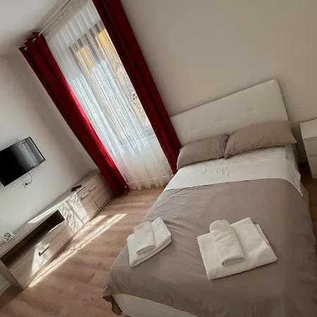 Station And Airport Room's * 比萨
