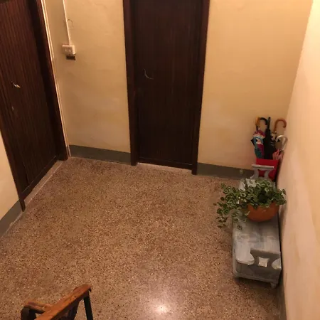 招待所 Station And Airport Room's *